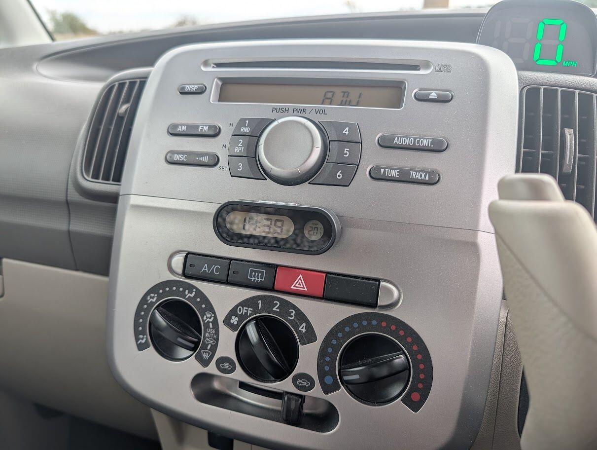 Used Daihatsu Tanto 2023 for sale - 76270326: Photo 10