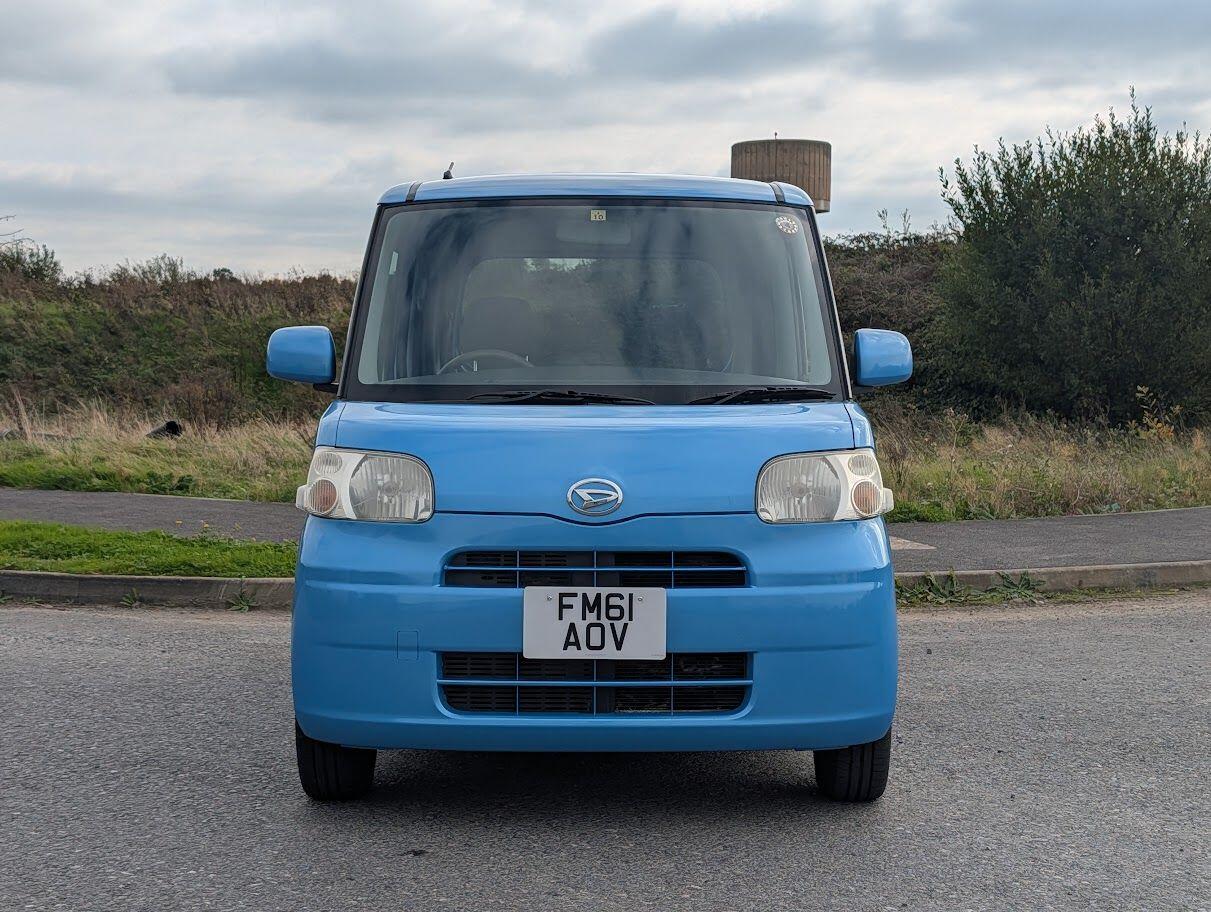 Used Daihatsu Tanto 2023 for sale - 76270326: Photo 2