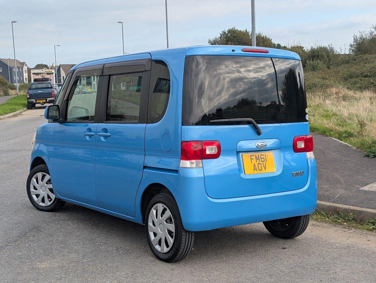 Used Daihatsu Tanto 2023 for sale - 76270326: Photo 4