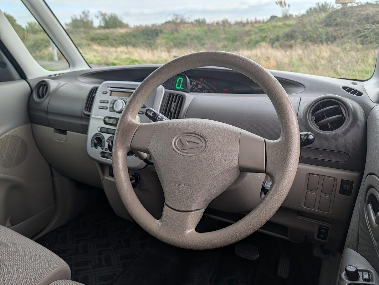 Used Daihatsu Tanto 2023 for sale - 76270326: Photo 41