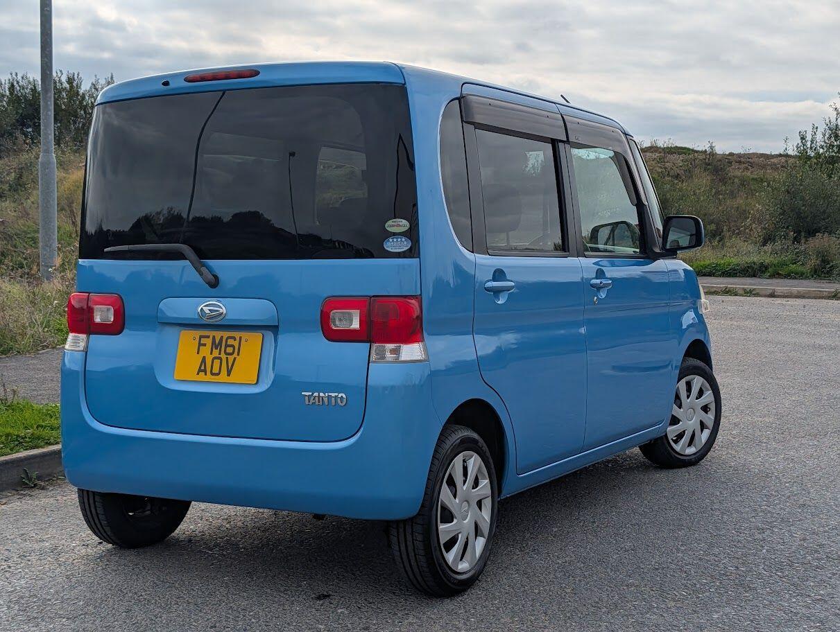 Used Daihatsu Tanto 2023 for sale - 76270326: Photo 9