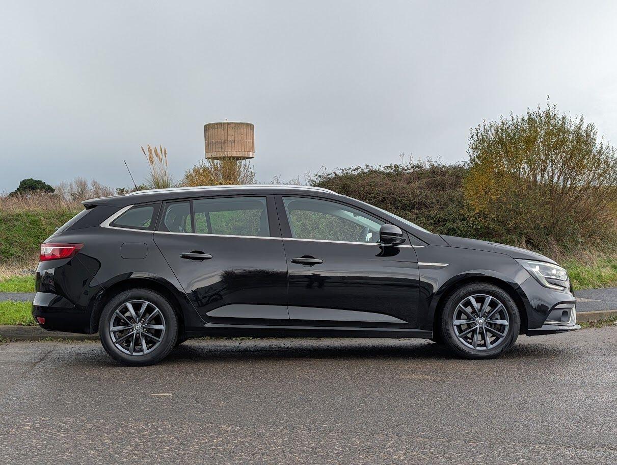 Used Renault Megane 2017 for sale - 76823841: Photo 8