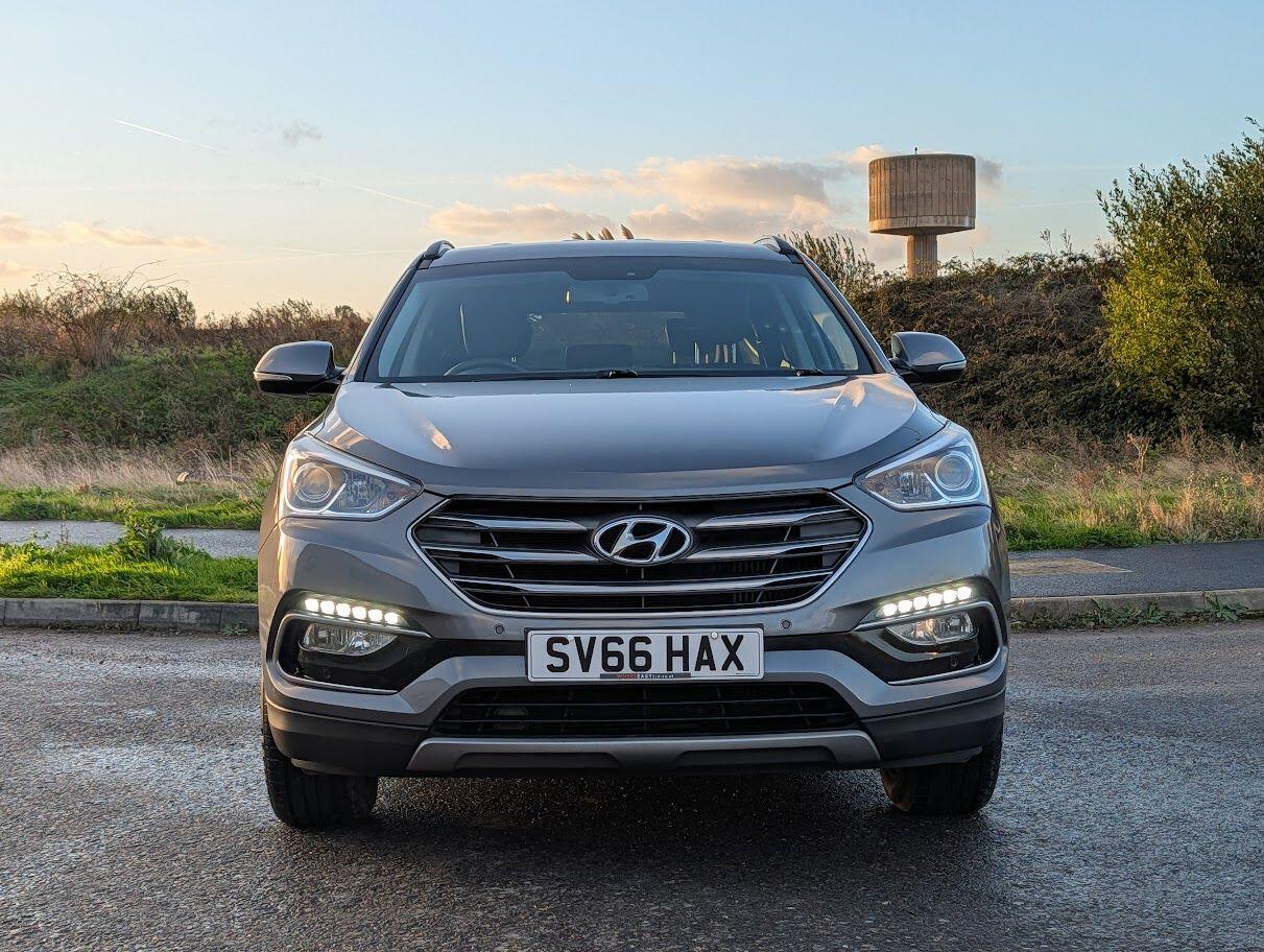 Used Hyundai Santa Fe 2016 for sale - 76408866: Photo 2