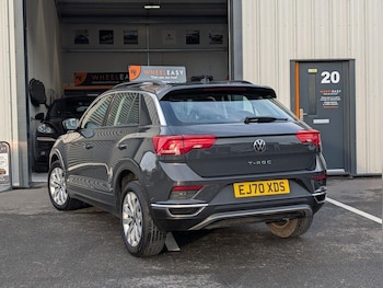 Used Volkswagen T-Roc 2021 for sale - 77400649: Photo