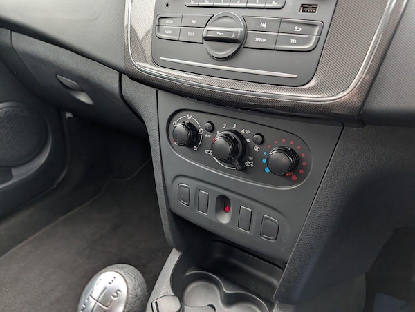 Used Dacia Sandero Stepway 2017 for sale - 76283081: Photo 9