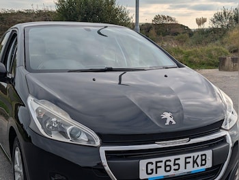 Used Peugeot 208 2015 for sale - 76282809: Photo
