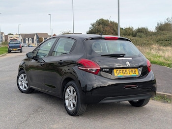 Used Peugeot 208 2015 for sale - 76282809: Photo