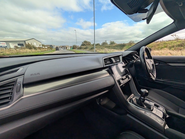 Used Honda Civic 2018 for sale - 76189904: Photo 10