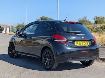 Used Peugeot 208 2017 for sale - 75941693: Photo
