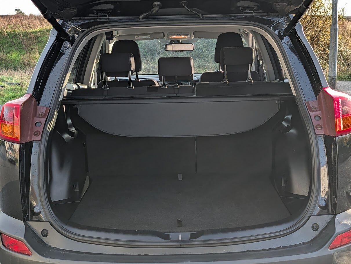 Used Toyota RAV4 2013 for sale - 76825107: Photo 24