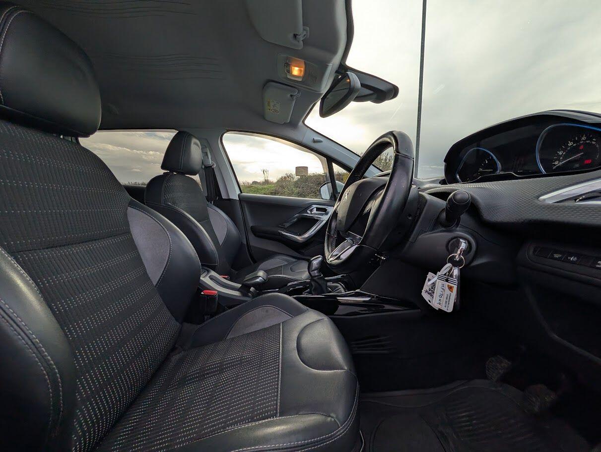 Used Peugeot 2008 2017 for sale - 76823470: Photo 11