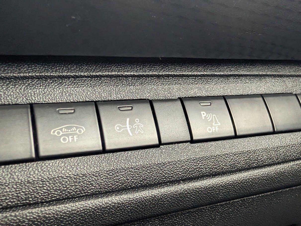 Used Peugeot 2008 2017 for sale - 76823470: Photo 16