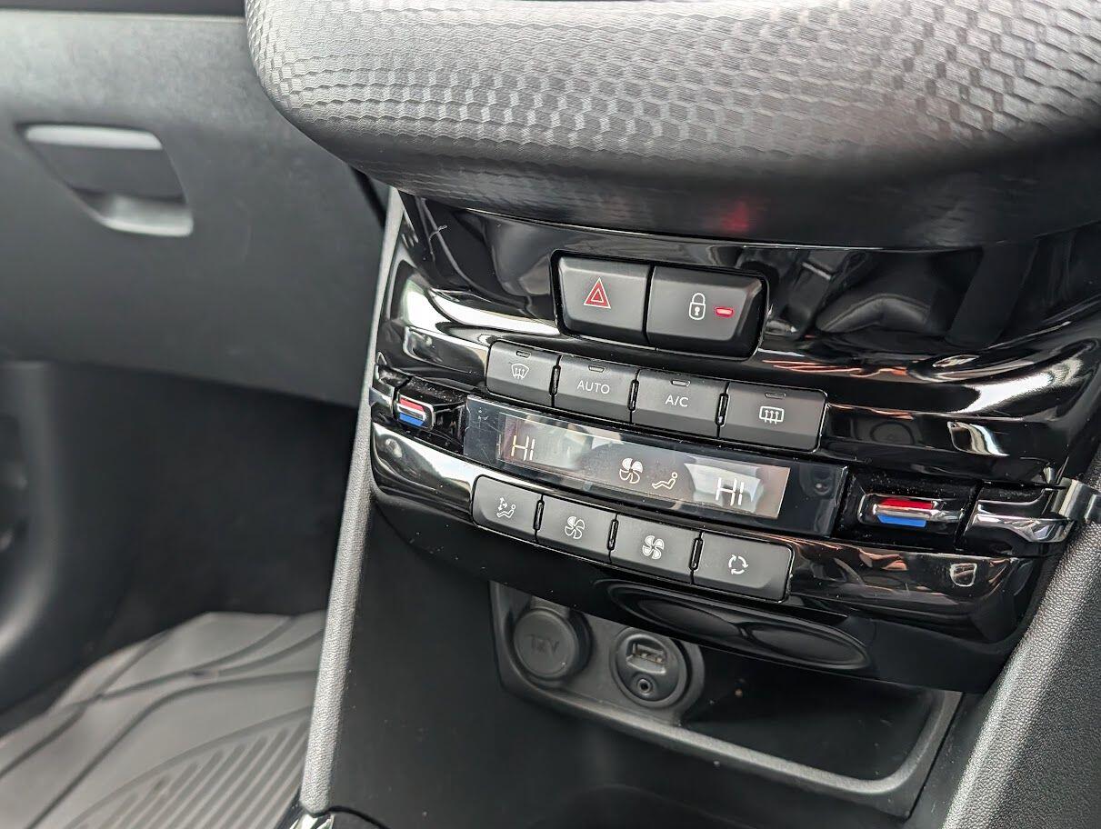 Used Peugeot 2008 2017 for sale - 76823470: Photo 38