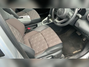 Used Toyota Yaris Cross 2024 for sale - 76138132: Photo