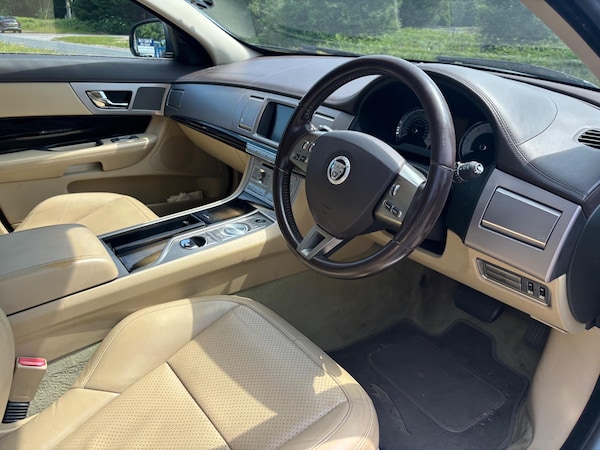 Used Jaguar XF 2010 for sale - 74992760: Photo 10