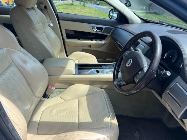 Used Jaguar XF 2010 for sale - 74992760: Photo 11