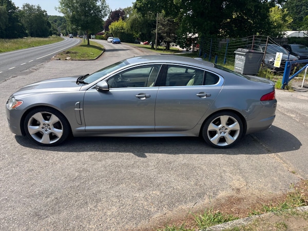 Used Jaguar XF 2010 for sale - 74992760: Photo 5