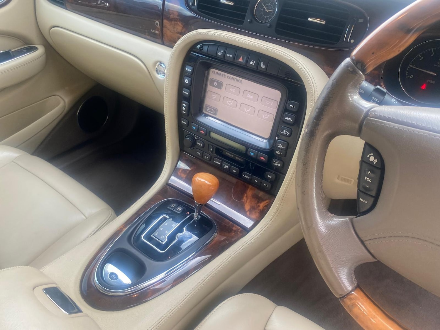 Used Jaguar XJ 2004 for sale - 76070079: Photo 11