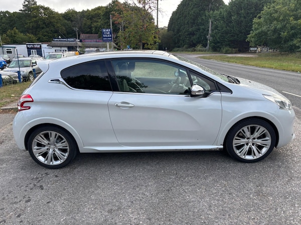 Used Peugeot 208 2014 for sale - 75367390: Photo 4