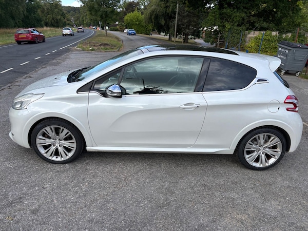 Used Peugeot 208 2014 for sale - 75367390: Photo 5