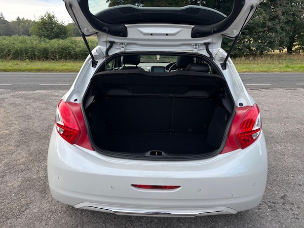 Used Peugeot 208 2014 for sale - 75367390: Photo 9