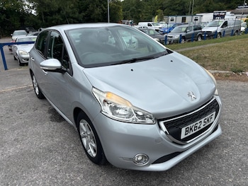 Peugeot - 208