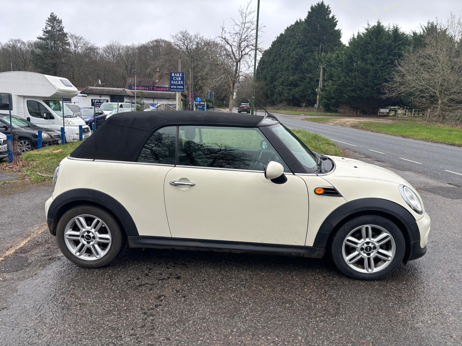 Used MINI Convertible 2011 for sale - 77629473: Photo 4