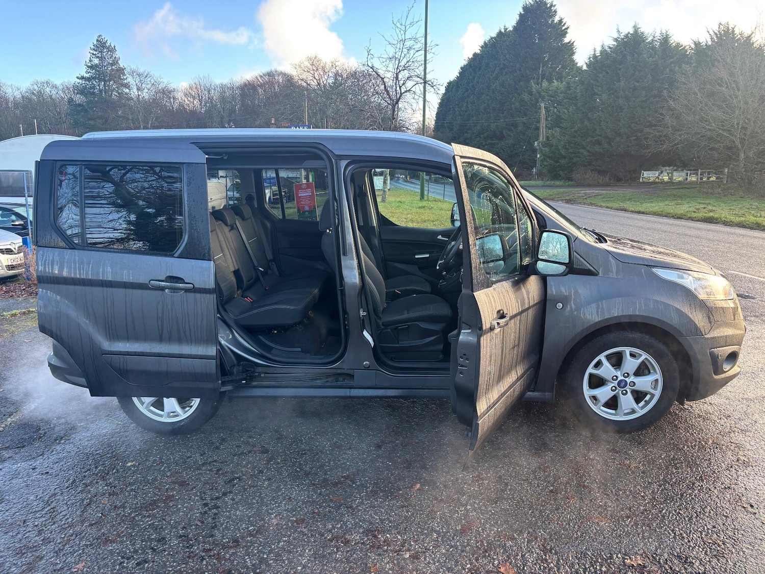 Used Ford Tourneo Connect 2015 for sale - 77011997: Photo 5