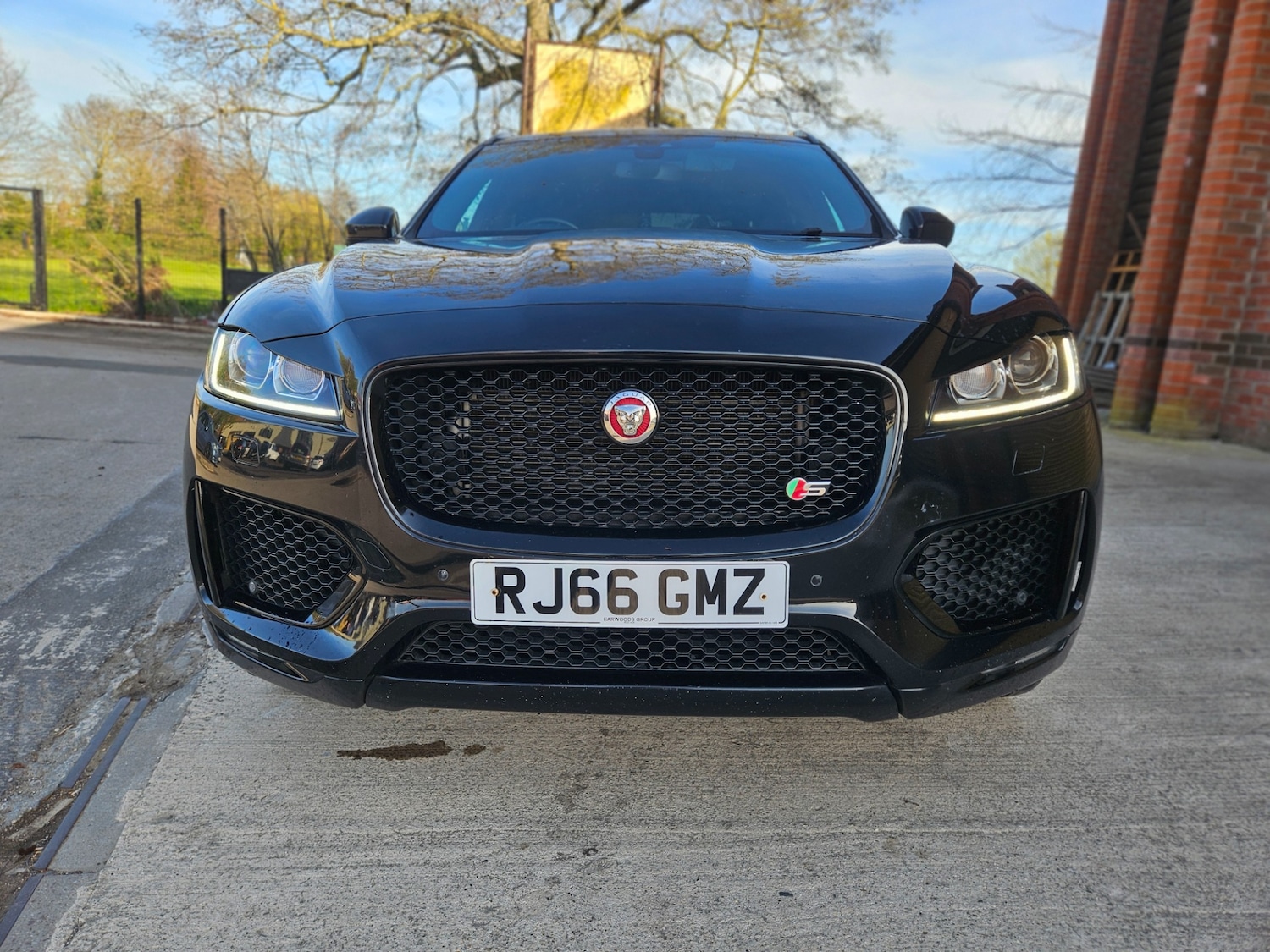 Used Jaguar F-Pace 2016 for sale - 78153362: Photo 2