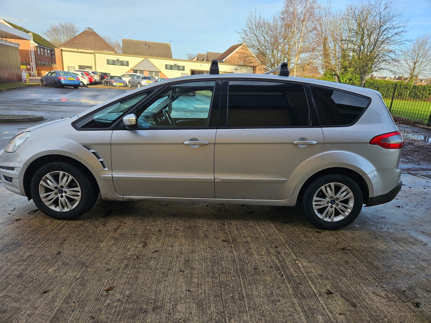 Used Ford S-Max 2011 for sale - 77037064: Photo 4