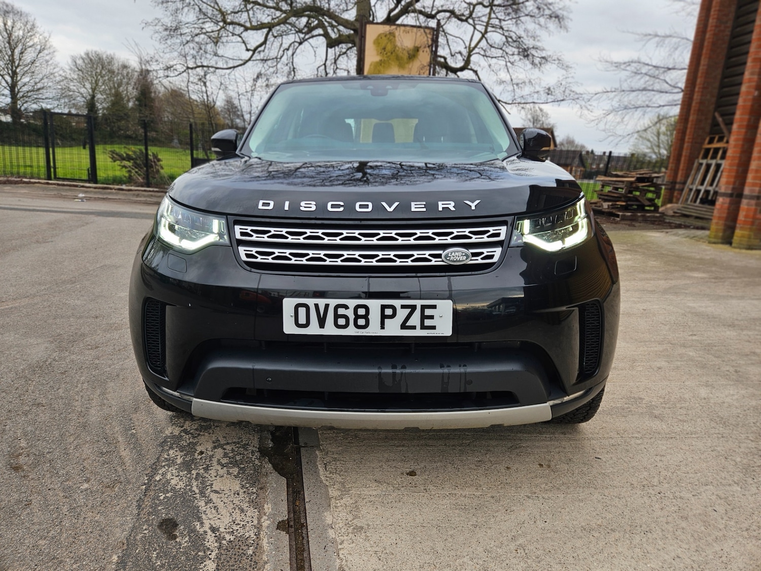 Used Land Rover Discovery 2018 for sale - 78097984: Photo 2