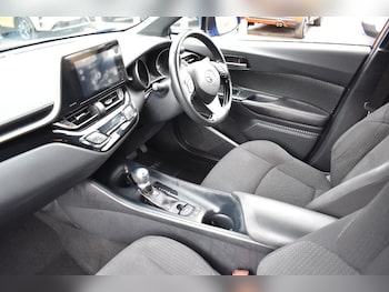 Used Toyota C-HR 2018 for sale - 76370664: Photo