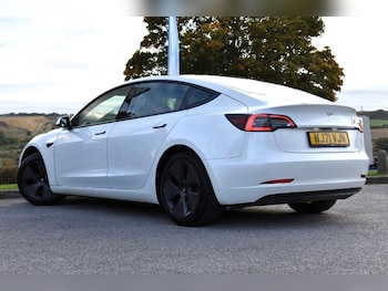 Used Tesla Model 3 2021 for sale - 76200379: Photo 4