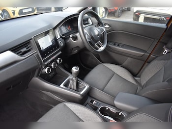 Used Renault Captur 2022 for sale - 77131683: Photo