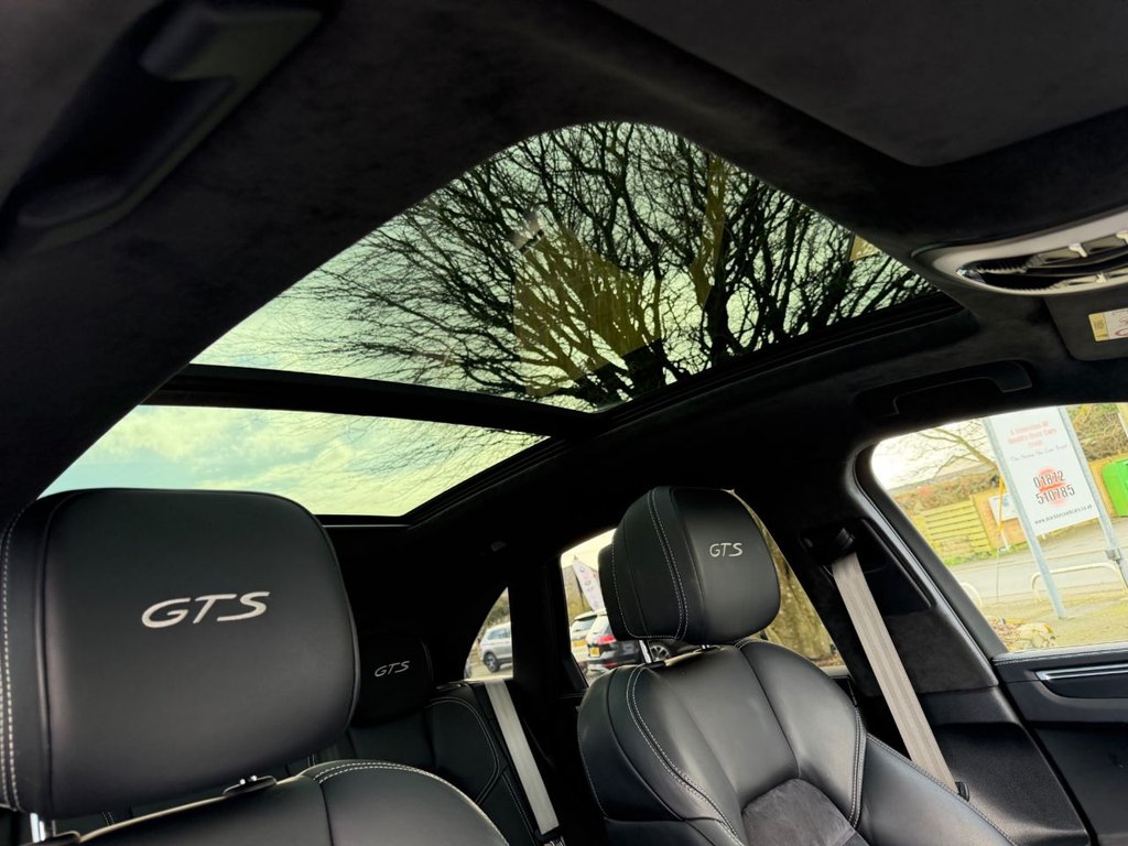 Used Porsche Macan 2020 for sale - 78082531: Photo 19