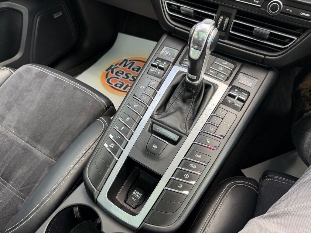 Used Porsche Macan 2020 for sale - 78082531: Photo 30