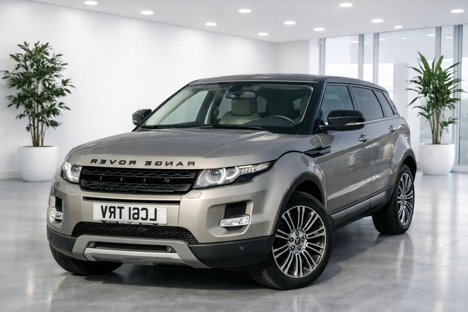 Used Land Rover Range Rover Evoque 2011 for sale - 77767014: Photo 2