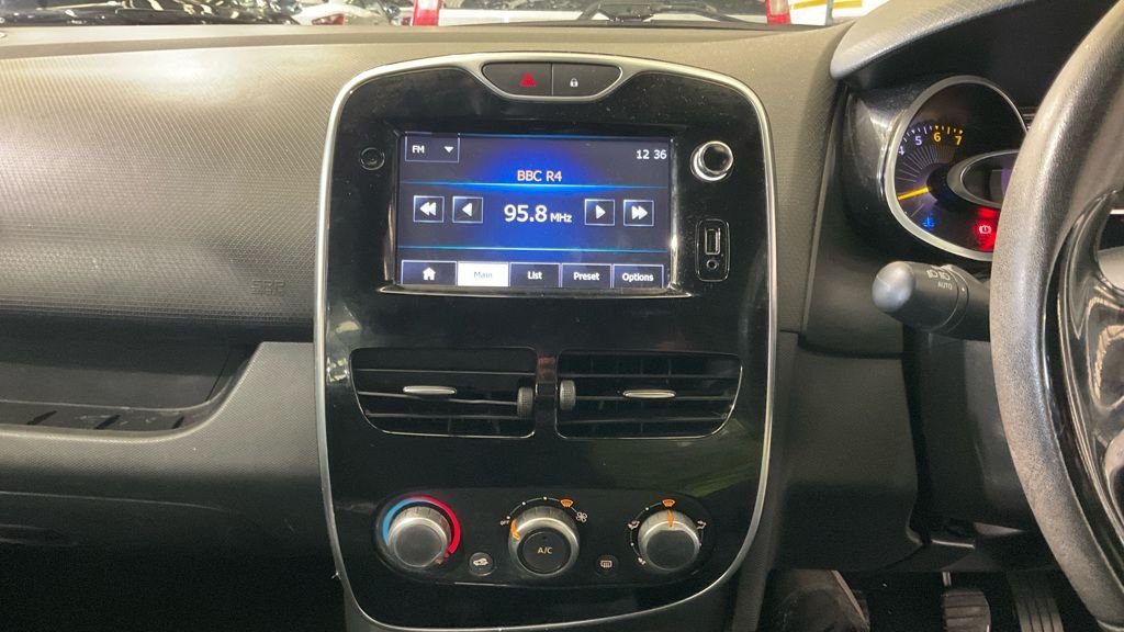 Used Renault Clio 2015 for sale - 77563889: Photo 23