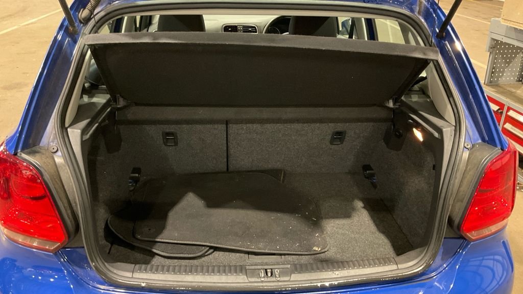 Used Volkswagen Polo 2010 for sale - 77890800: Photo 5