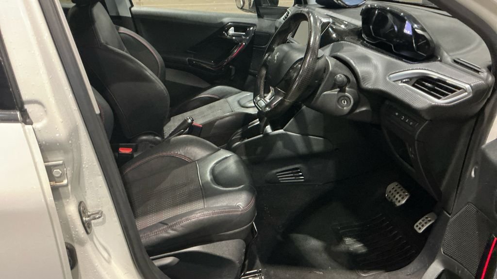 Used Peugeot 208 2015 for sale - 76632448: Photo 5