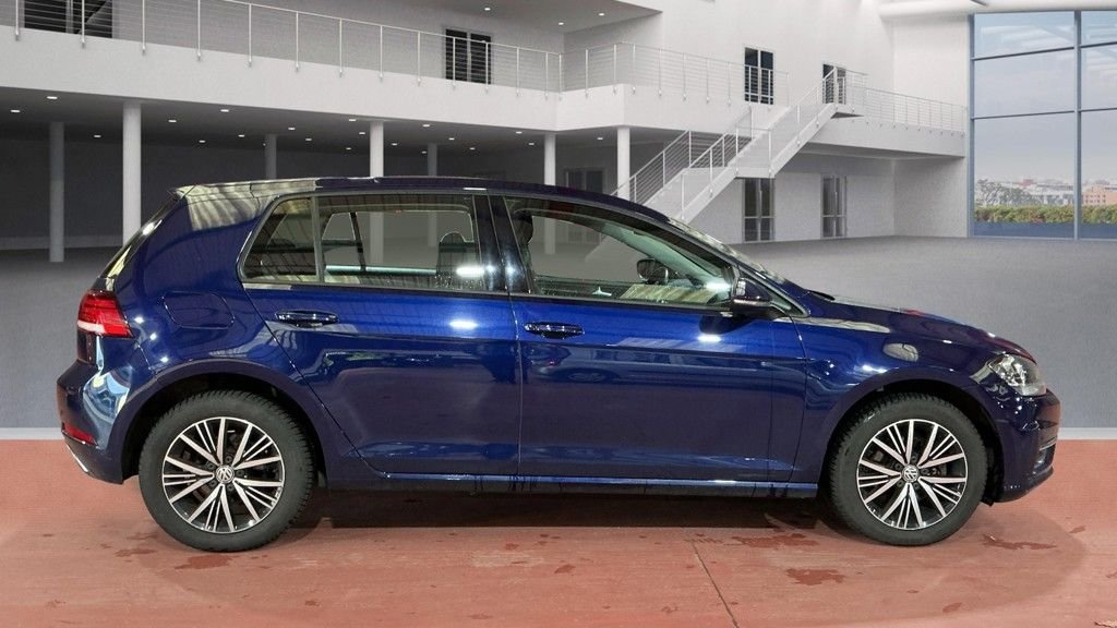 Used Volkswagen Golf 2017 for sale - 76610285: Photo 5