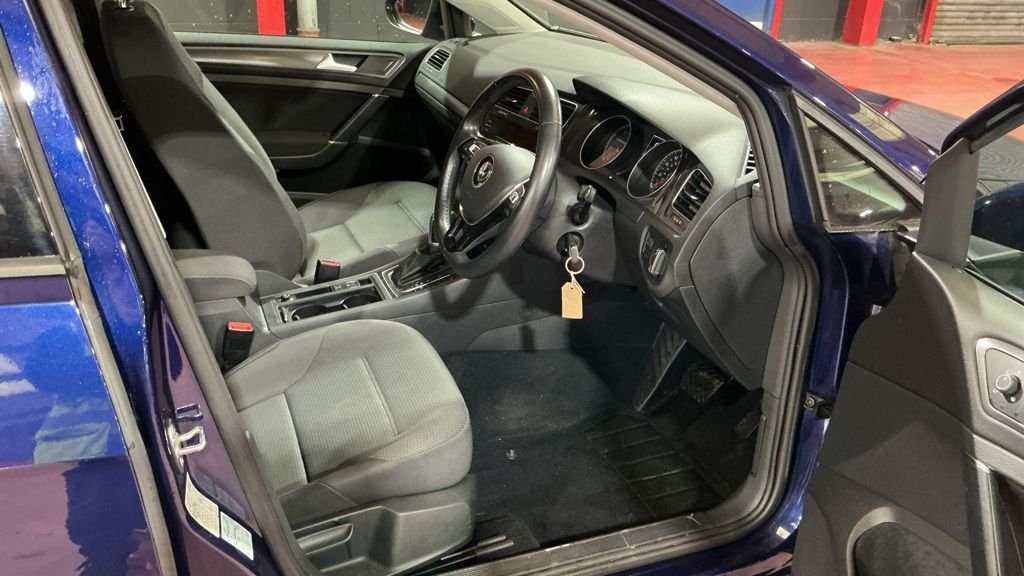 Used Volkswagen Golf 2017 for sale - 76610285: Photo 9