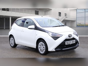 2020 (20) - 1.0 VVT-i X-Play 5dr x-shift