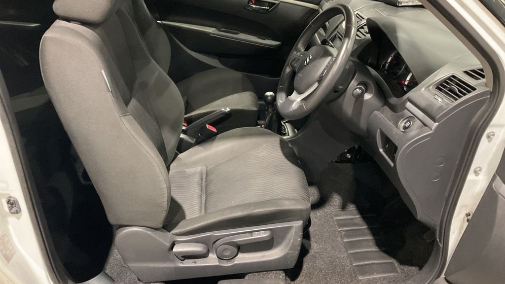 Used Suzuki Swift 2012 for sale - 76496058: Photo 4