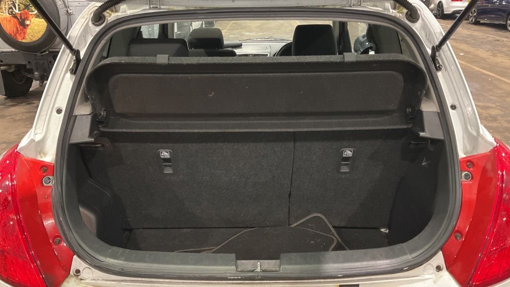 Used Suzuki Swift 2012 for sale - 76496058: Photo 6