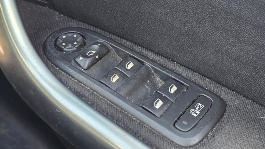 Used Peugeot 308 2013 for sale - 76333321: Photo 15