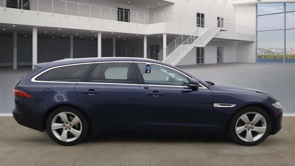 Used Jaguar XF 2017 for sale - 77539611: Photo 17