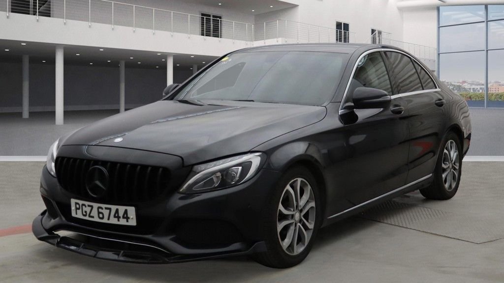 Used Mercedes-Benz C-Class 2015 for sale - 76023818: Photo 2