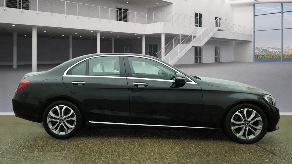 Used Mercedes-Benz C Class 2018 for sale - 77360104: Photo 17