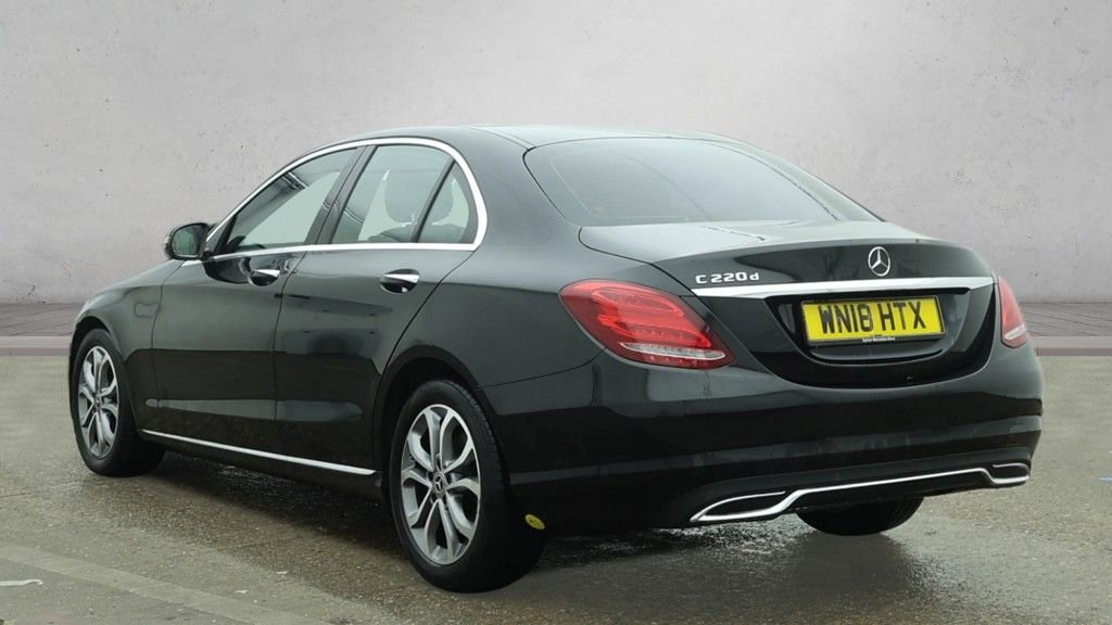 Used Mercedes-Benz C Class 2018 for sale - 77360104: Photo 3